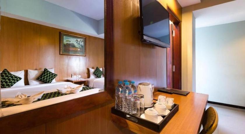Hadi Poetra Hotel Kuta  Exterior photo